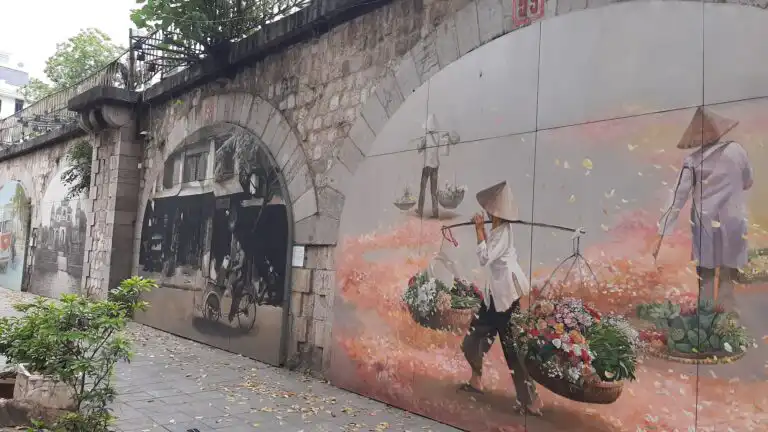 best things to do in hanoi: 3d mural art